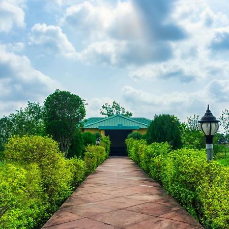Tusk And Roar Corbett Resort Dhela Extérieur photo